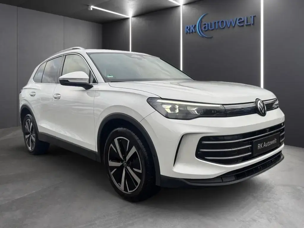 Main__Slider__Photo:Volkswagen Tiguan Elegance 1.5 eTSI DSG IQ Light Navi AHK 02/2024-1
