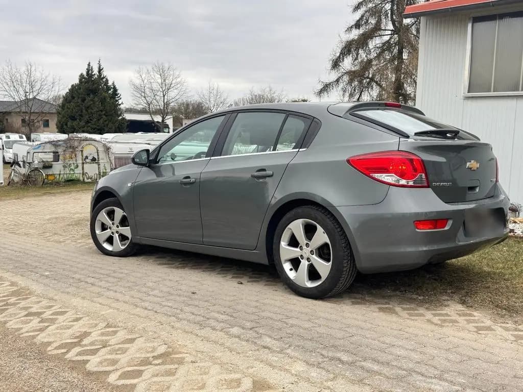 Main__Slider__Photo:Chevrolet Cruze 1.8 LT | TÜV 2027 | ZAHNRI... 02/2012-0