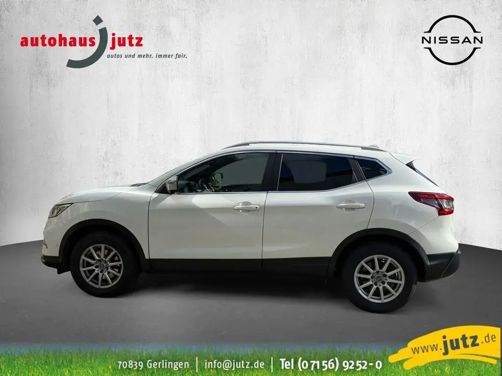 Main__Slider__Photo:Nissan Qashqai 1.3 DIG-T 117 kW Tekna + 4x2 05/2019-1