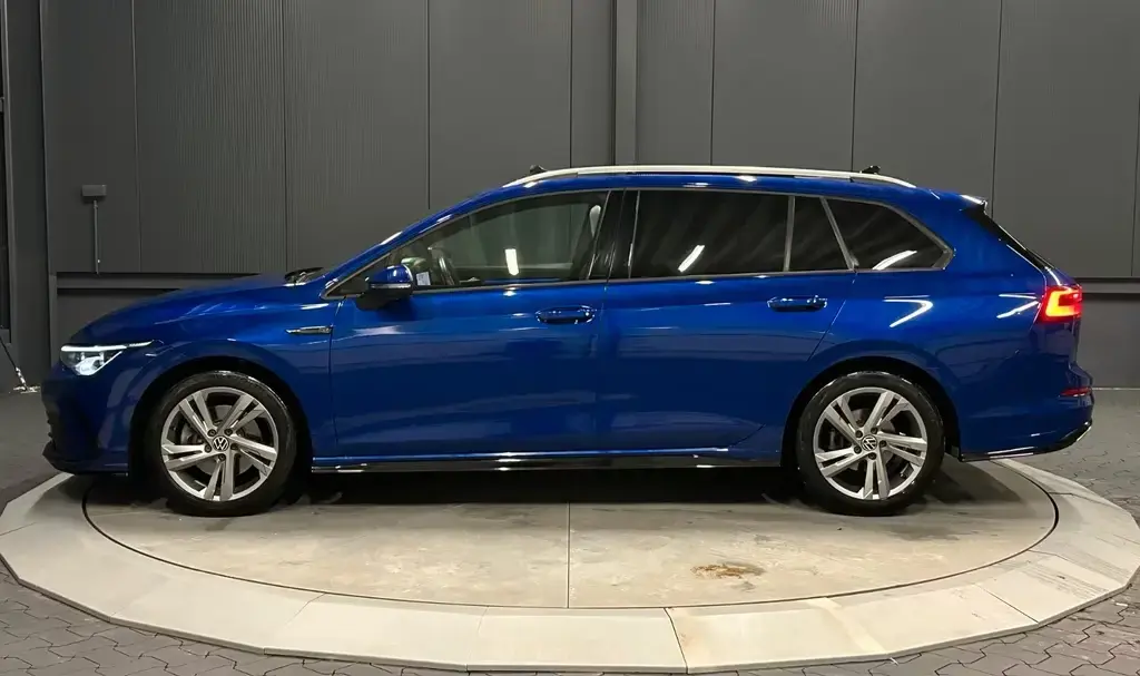 Main__Slider__Photo:Volkswagen Golf Variant R-Line 4Motion*PANORAMA*AHK*Standhz 10/2022-1
