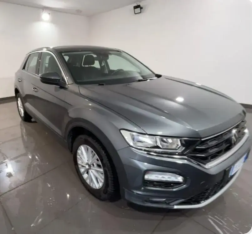 Main__Slider__Photo:Volkswagen T-Roc 1.0 TSI Business BlueMotion Tec 03/2021-1