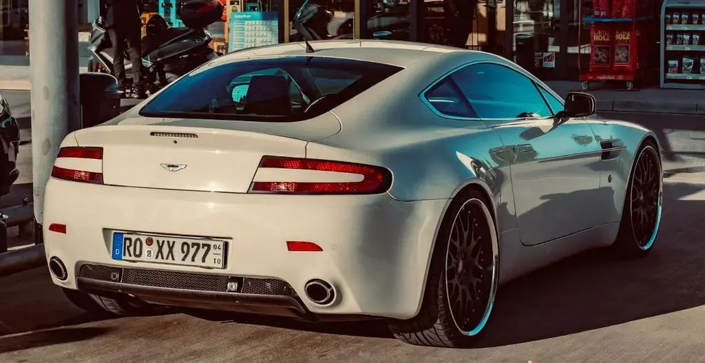 Main__Slider__Photo:Aston Martin V8 Vantage 4.3l - manual 07/2007-1