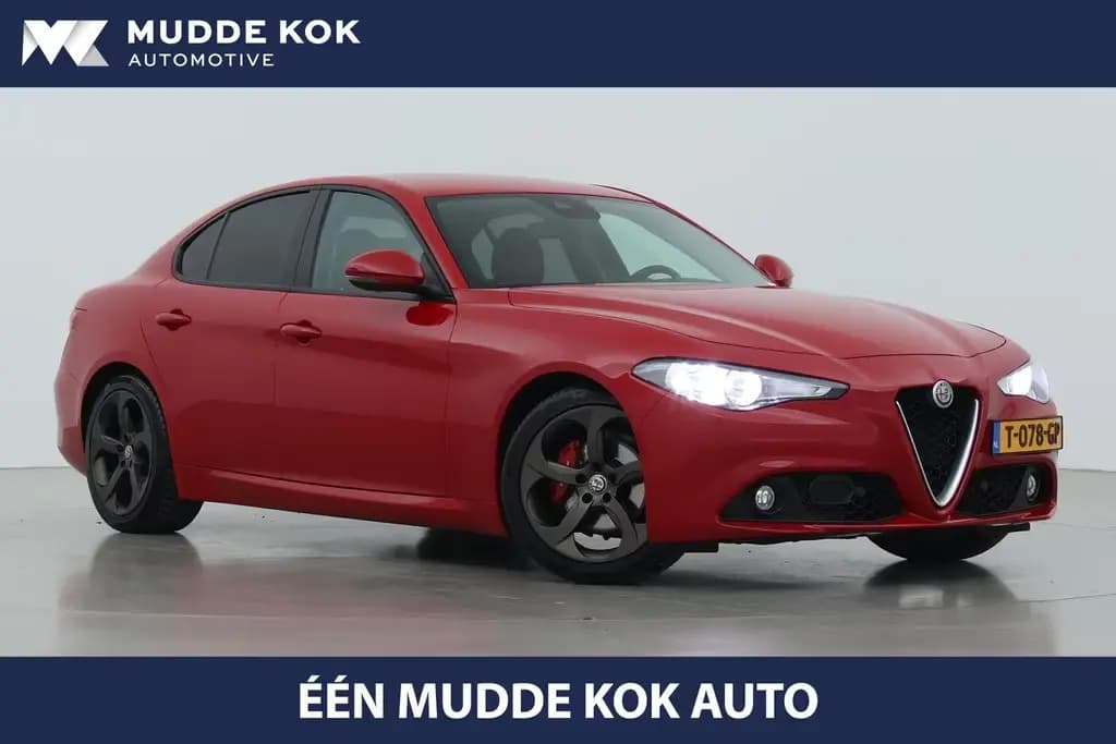 Main__Slider__Photo:Alfa Romeo Giulia 2.0T Super | AHK | kamera | Leder | Keyle 12/2016-0