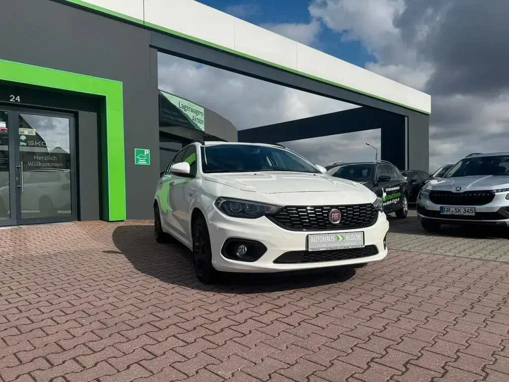 Main__Slider__Photo:Fiat Tipo Easy 1.4 TSI 88 kW 120 PS 07/2017-1