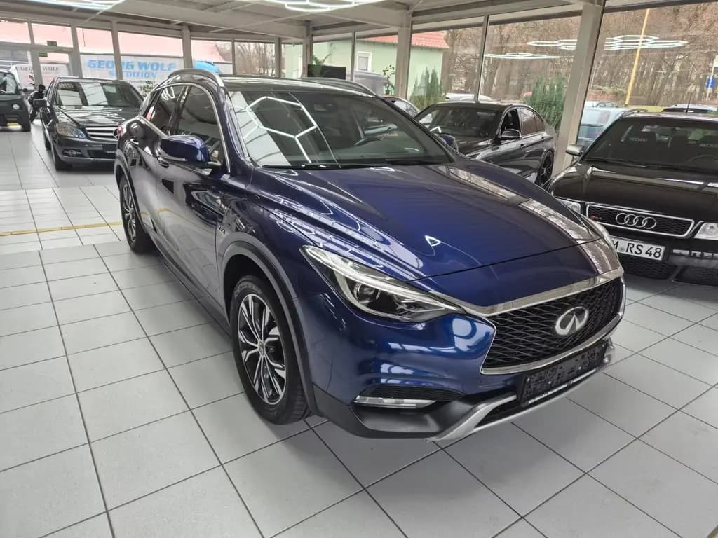 Main__Slider__Photo:Infiniti QX30 4X4,AHK,PANO,ALU,STANDHZG 11/2016-0