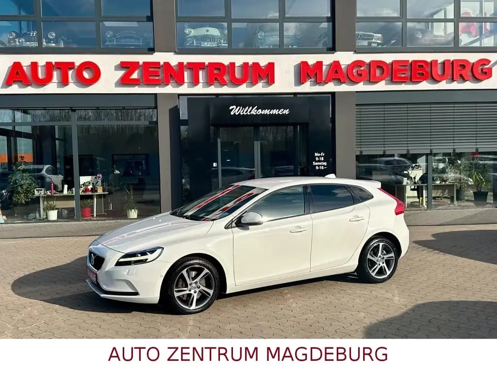 Main__Slider__Photo:Volvo V40 Momentum *NAVI*KAMERA*LED*TOTEWINKEL*SPURH* 07/2016-0