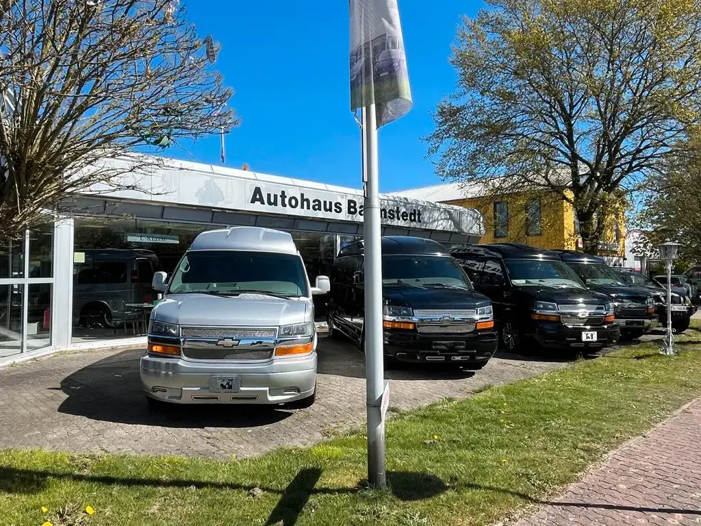 Main__Slider__Photo:GMC Savana 2500- 6,0 V8 Explorer Limited-9 Sitzer 03/2017-1