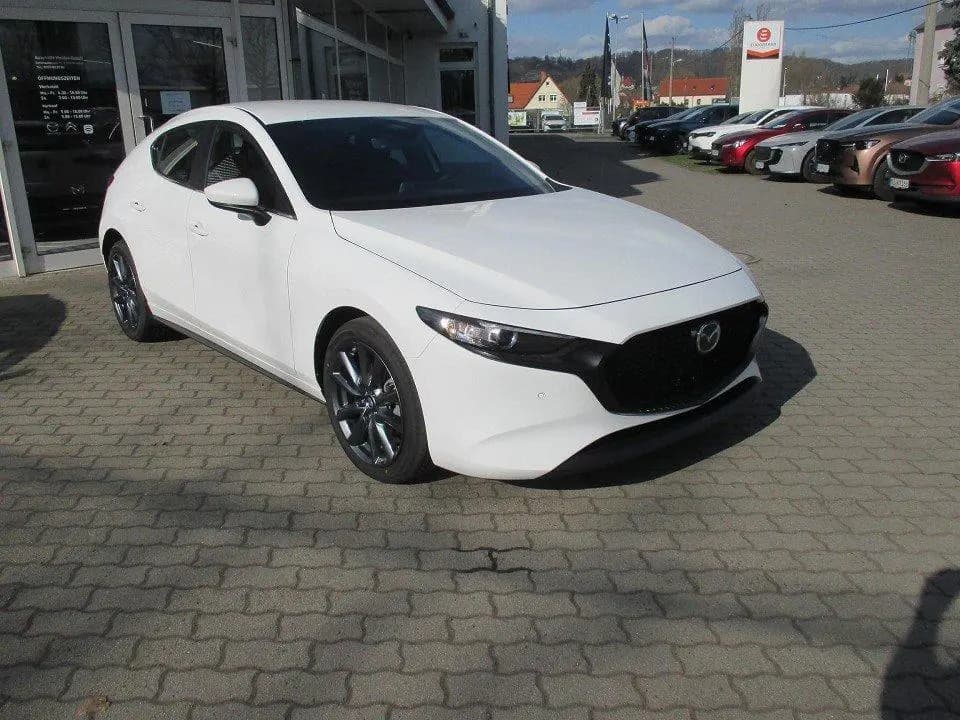 Main__Slider__Photo:Mazda 3 5HB 2.5L e-SKYACTIV G 140 6AT FWD Centre-Line 05/2026-0