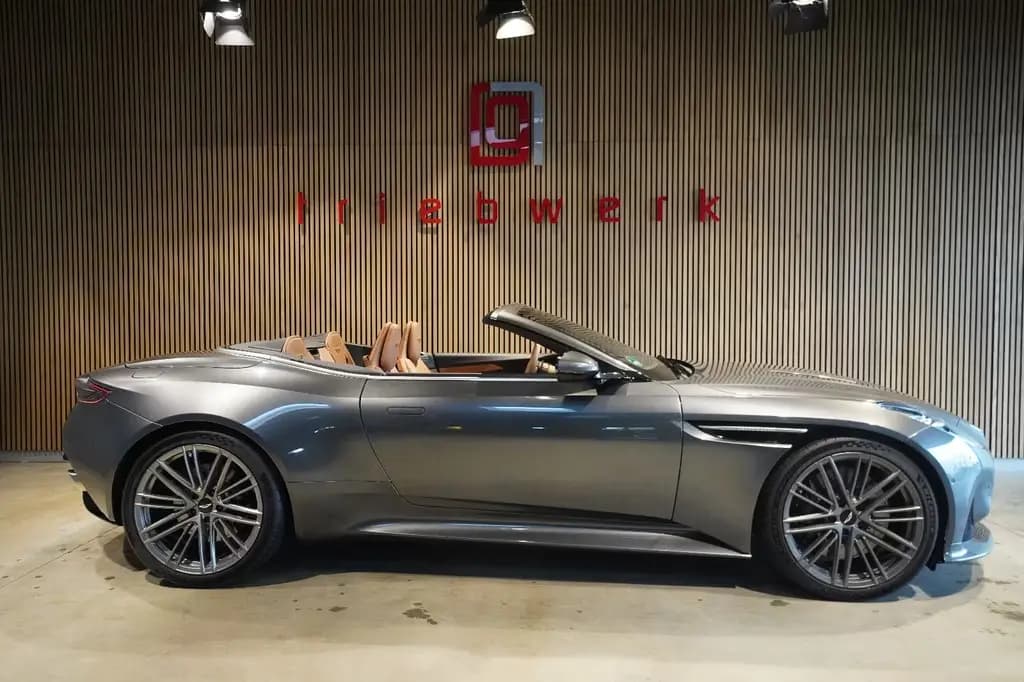 Main__Slider__Photo:Aston Martin DB12 4.0 V8 Volante*B&W* UPE 299 T€ * 05/2024-0