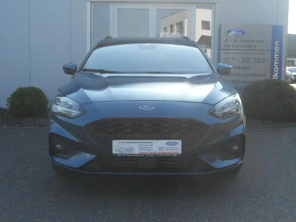 Main__Slider__Photo:Ford Focus Turnier ST-Line 08/2020-1