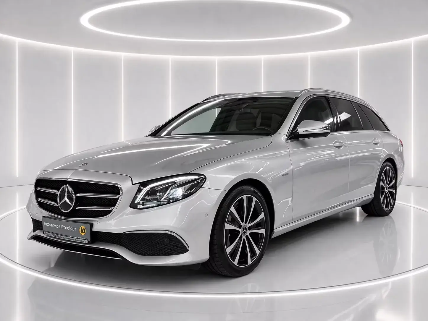 Main__Slider__Photo:Mercedes-Benz E-Class 220 02/2020-1