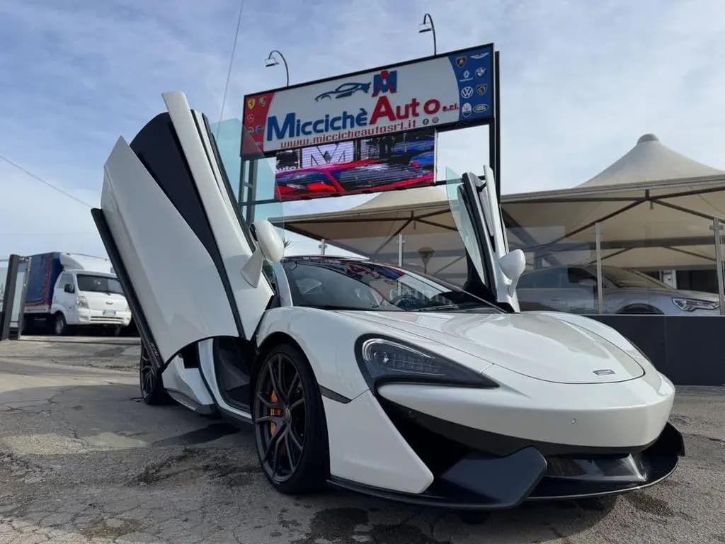 Main__Slider__Photo:McLaren 570S MCLAREN 570S 3.8 BT 570 CV SOLLEVATORE CARBOCERA 03/2017-0