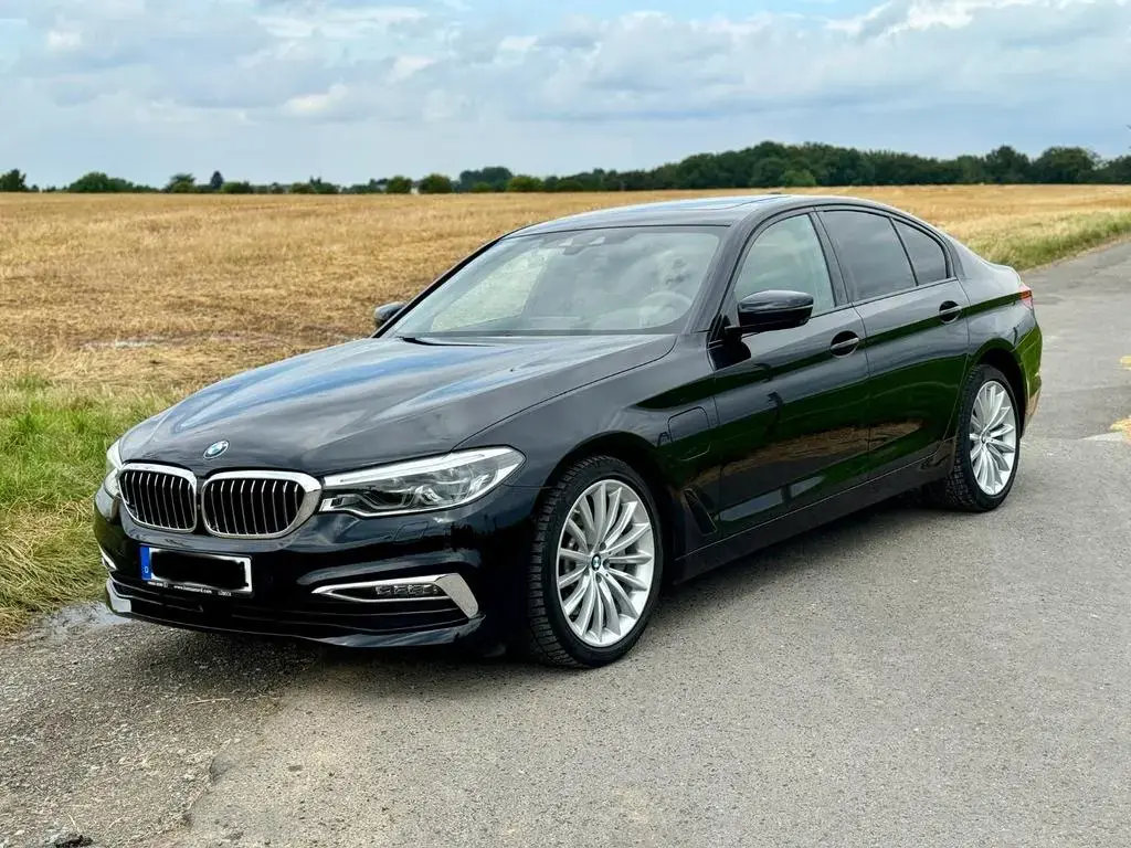 Main__Slider__Photo:BMW 5 Series 530e iPerformance Luxury L Voll HUD inkl. Mwst. 08/2019-1