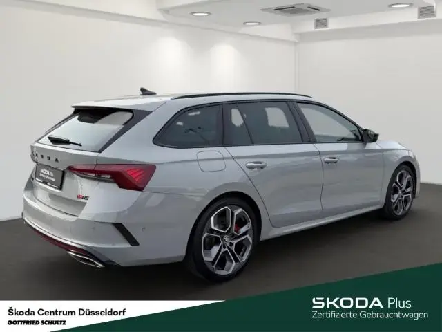 Main__Slider__Photo:Skoda Octavia Combi RS Plus Panorama-Schiebedach elekt 05/2021-1