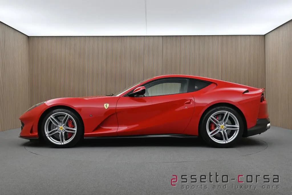 Main__Slider__Photo:Ferrari 812 Superfast*Lift*Carbon*7013km*Rosso Corsa 10/2019-0