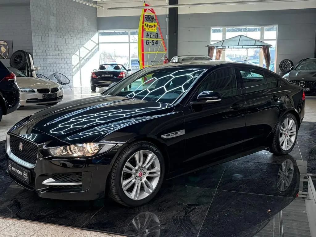Main__Slider__Photo:Jaguar XE R-Sport Navi Tempo Kamera Komfort Keyless LED 11/2015-0
