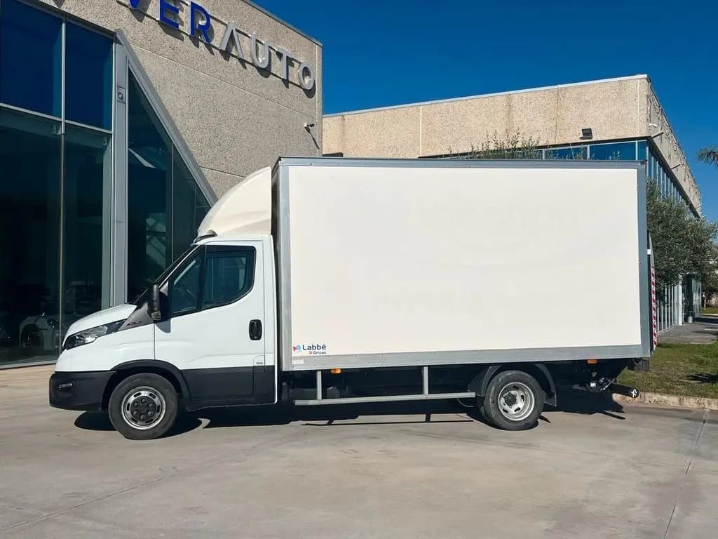Main__Slider__Photo:Iveco Daily 35C16H BTor 3.0 HPT PLM-RG Cabinato 12/2021-0