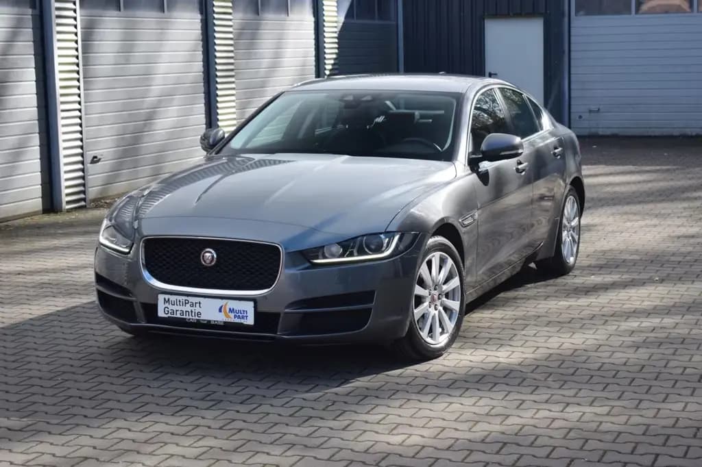 Main__Slider__Photo:Jaguar XE Prestige AWD 05/2017-0