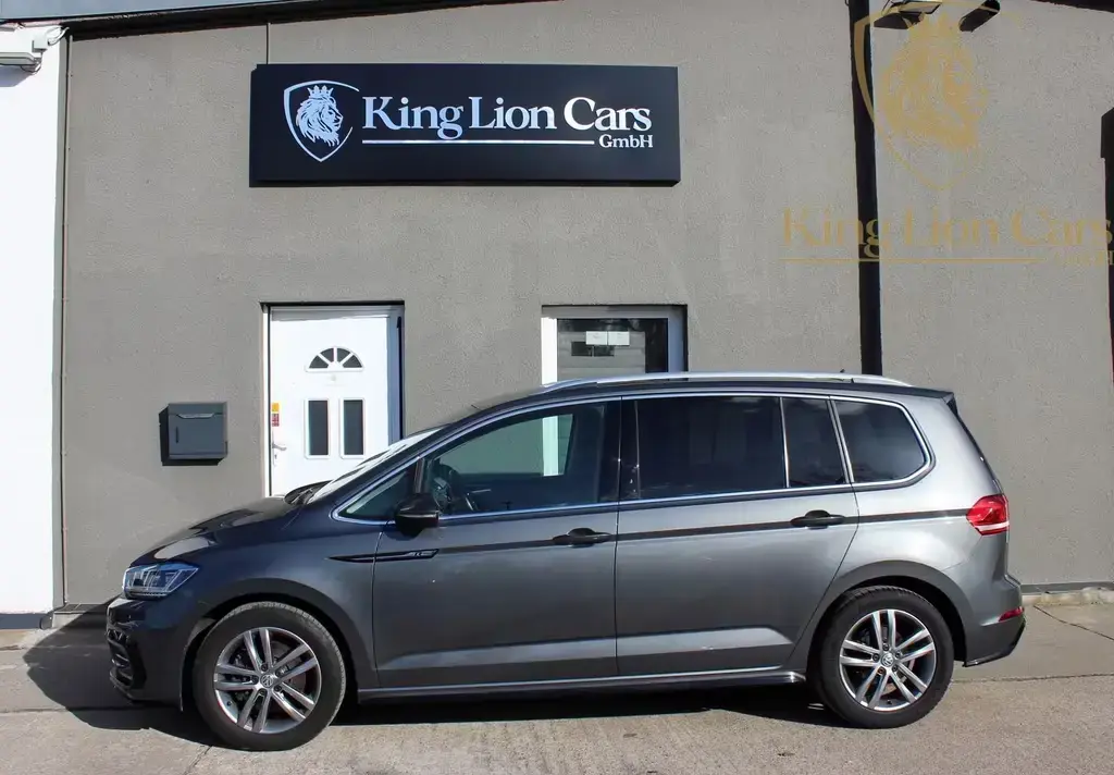 Main__Slider__Photo:Volkswagen Touran Highline R LINE SPORT+MASSAGE+7 SITZER+AC 03/2018-1