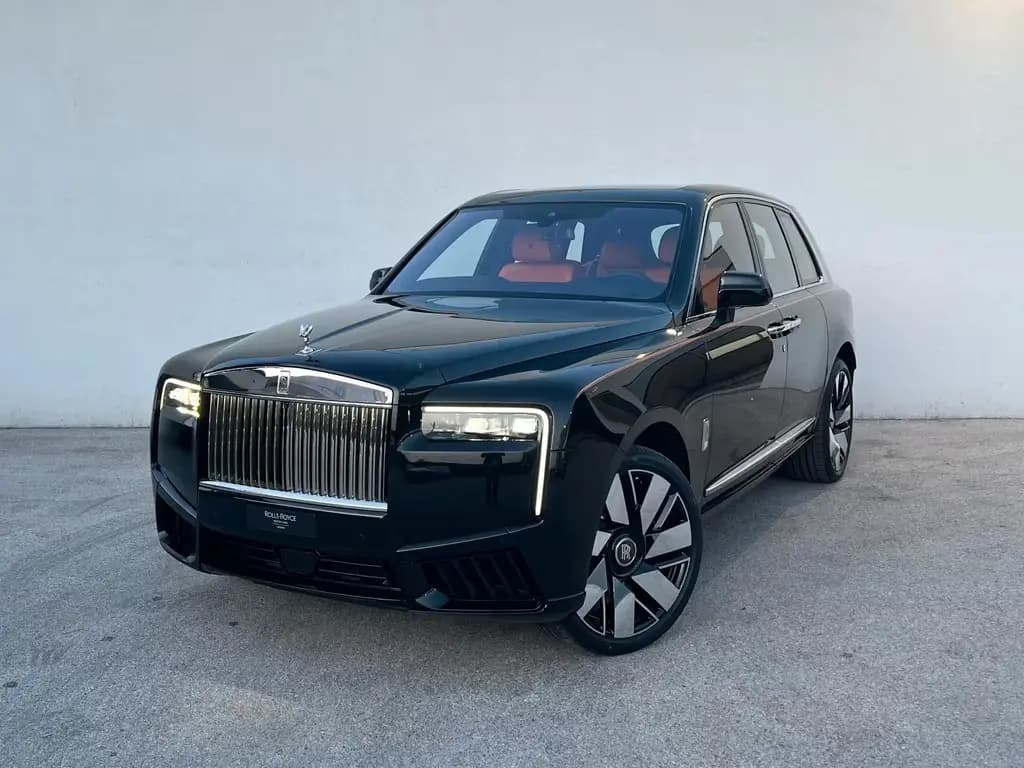 Main__Slider__Photo:Rolls-Royce Cullinan - null-0
