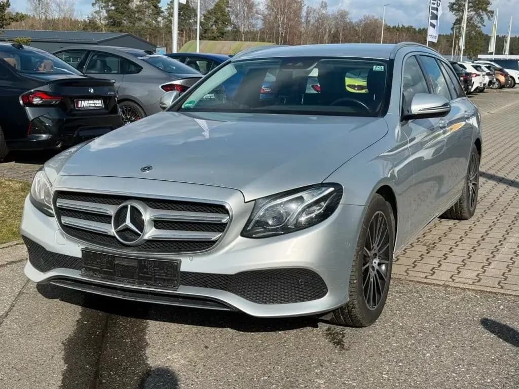 Main__Slider__Photo:Mercedes-Benz E 350 E T-Modell E 350 d 10/2017-0