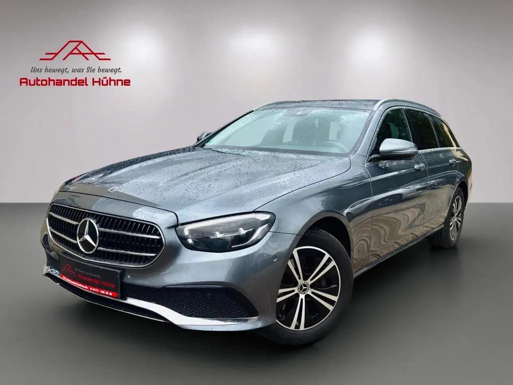 Main__Slider__Photo:Mercedes-Benz E-Class 200 T-Modell/Airmatic/Pano/AHK/Kamera 04/2022-0