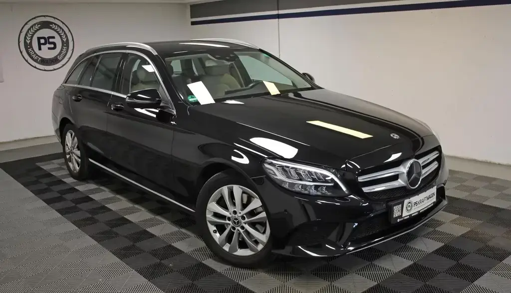 Main__Slider__Photo:Mercedes-Benz C-Class 300 T Aut. LED AHK DISTRO. MEMORY KAMERA 360° 11/2019-1