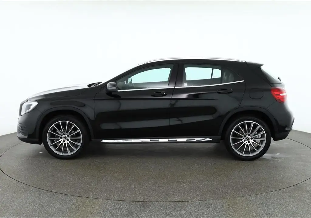Main__Slider__Photo:Mercedes-Benz GLA-Class 180 AMG Line Aut. LED Navi 360° Leder PDC 01/2019-1