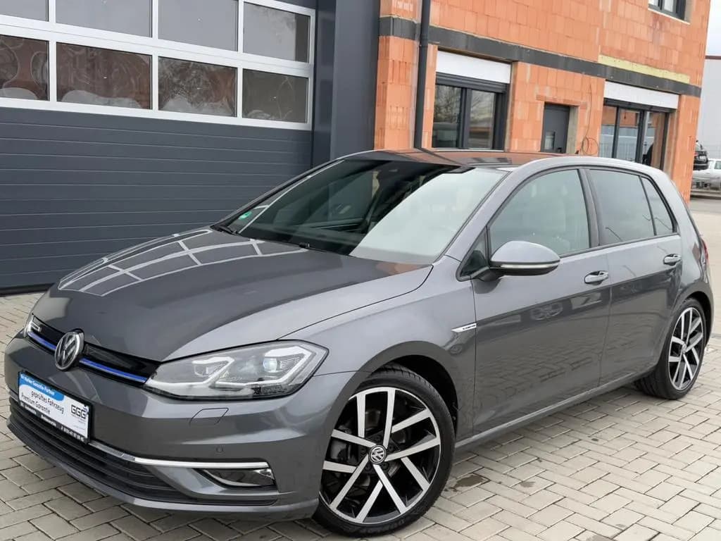 Main__Slider__Photo:Volkswagen Golf VII Lim. Highline *LED*NAVI*KAMERA*PDC*SHZ* 07/2019-0
