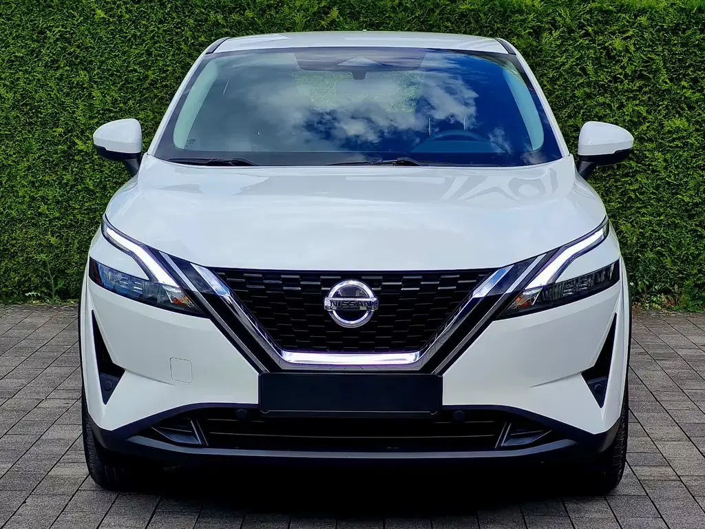 Main__Slider__Photo:Nissan Qashqai Visia (1. Hand, LED) 06/2022-1