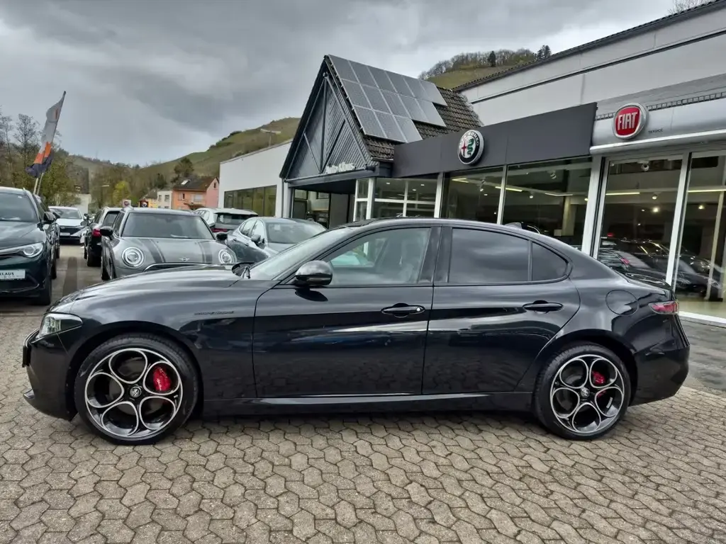 Main__Slider__Photo:Alfa Romeo Giulia Competizione Q4 LED Leder Navi Rückfahrka 05/2023-1