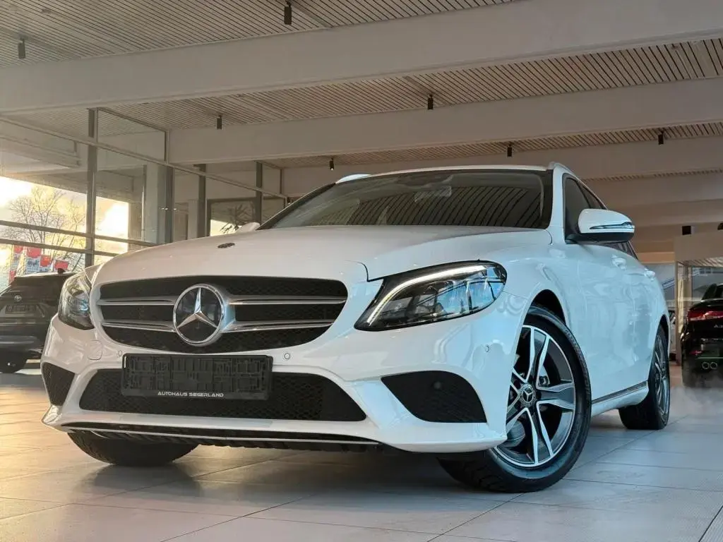 Main__Slider__Photo:Mercedes-Benz C-Class 200 Rückfahrkamera*Xenon*Navi 02/2019-1