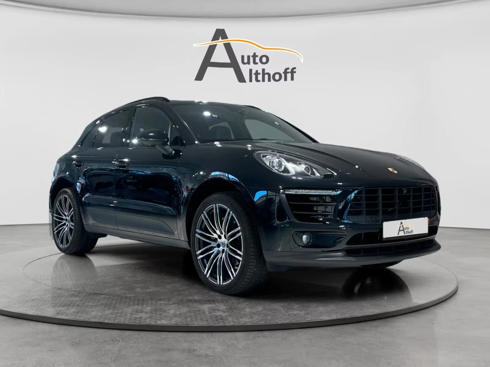 Main__Slider__Photo:Porsche Macan 10/2015-0