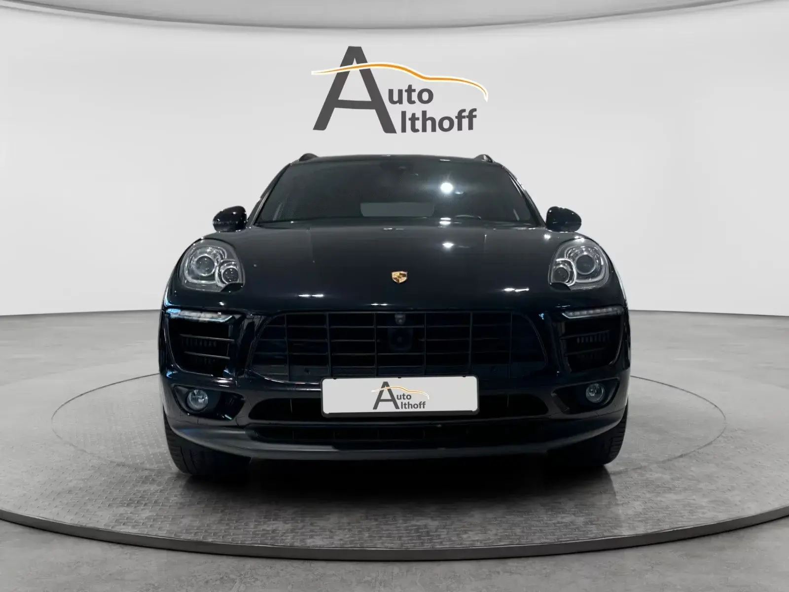 Main__Slider__Photo:Porsche Macan 10/2015-1