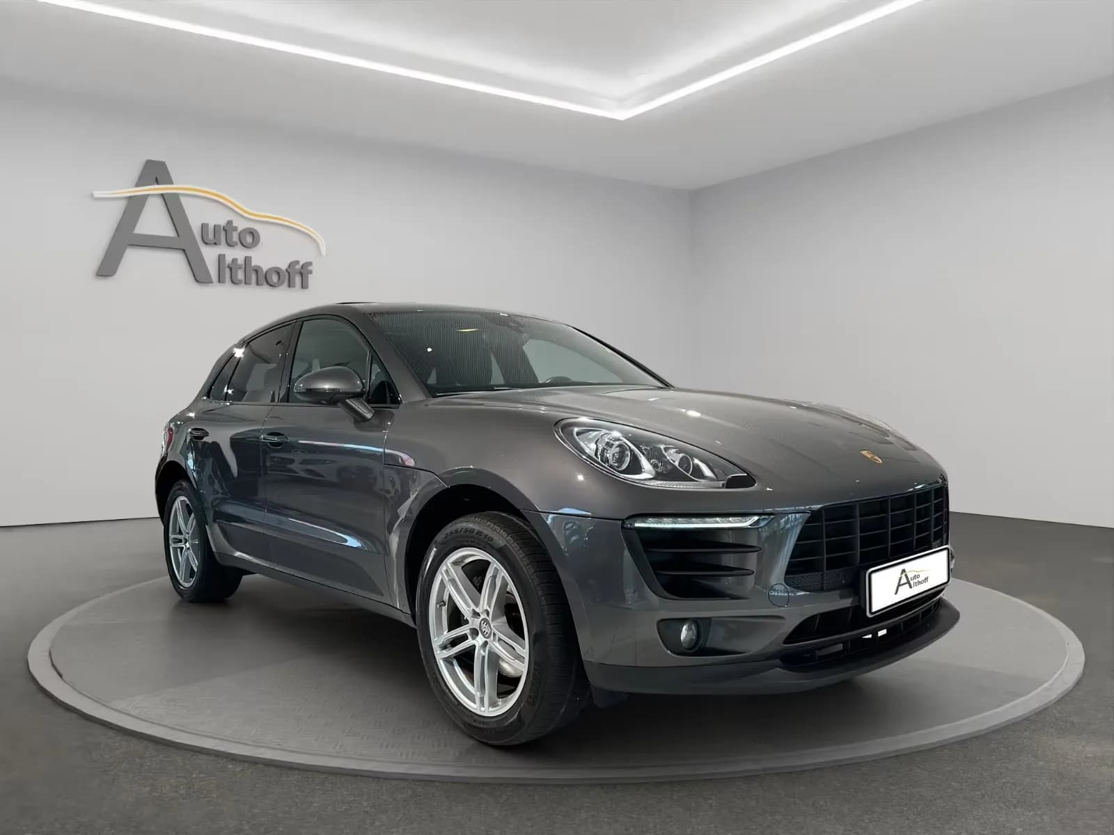 Main__Slider__Photo:Porsche Macan 05/2018-0