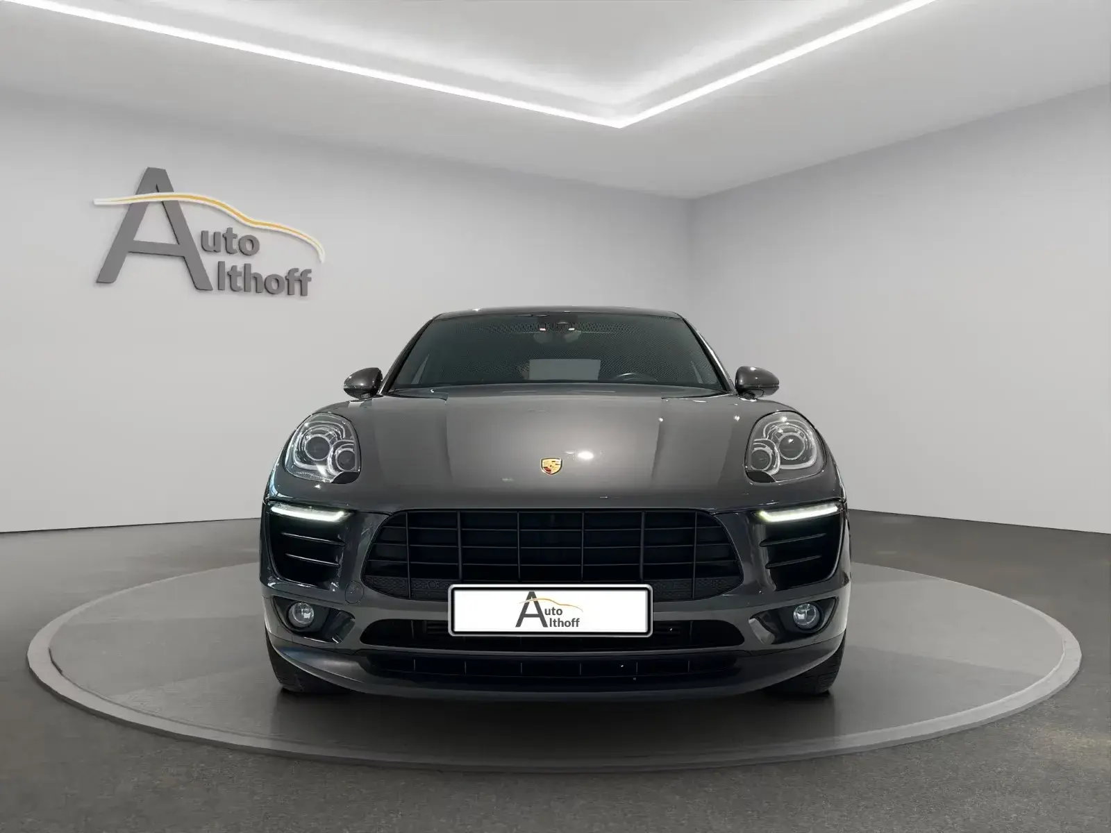 Main__Slider__Photo:Porsche Macan 05/2018-1
