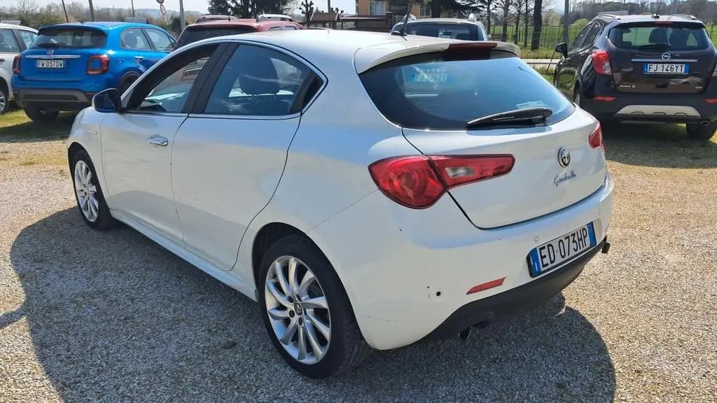 Main__Slider__Photo:Alfa Romeo Giulietta 1.4 Turbo MultiAir Distinct 07/2010-0