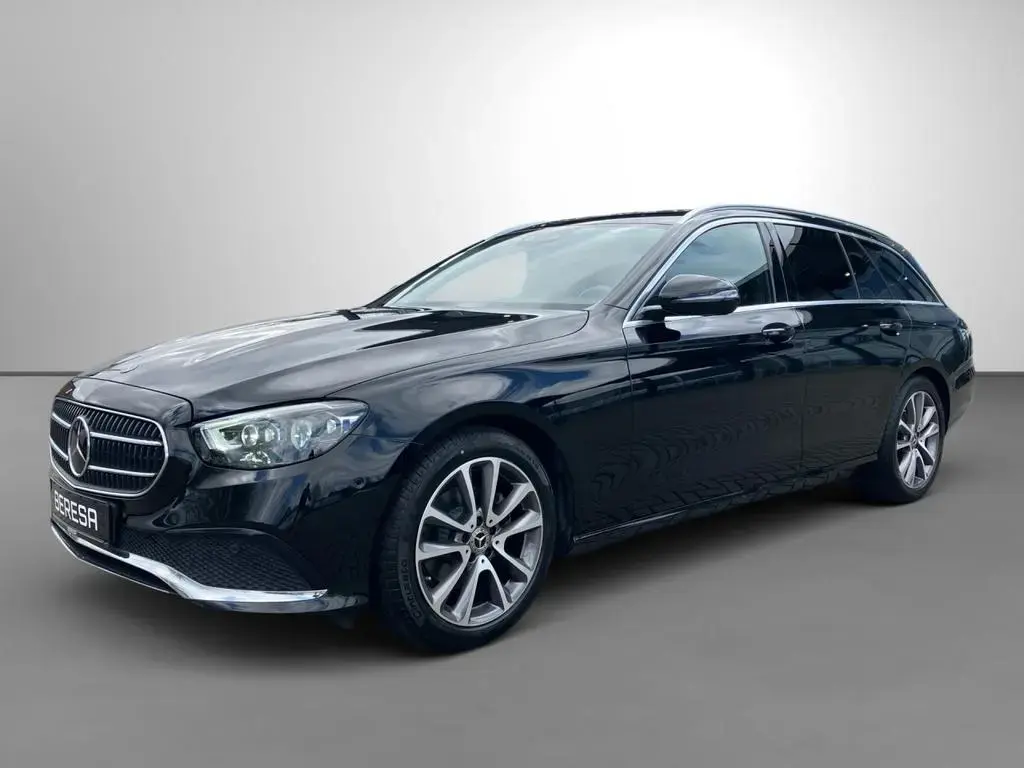 Main__Slider__Photo:Mercedes-Benz E-Class 200 d T Avantgarde Widescreen MBUX AHK Kamera 10/2020-1
