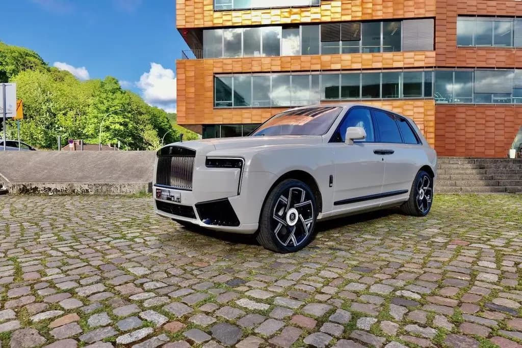 Main__Slider__Photo:Rolls-Royce Cullinan Cullian Black Badge 4 Seats I Starlight I TV I M 03/2026-0