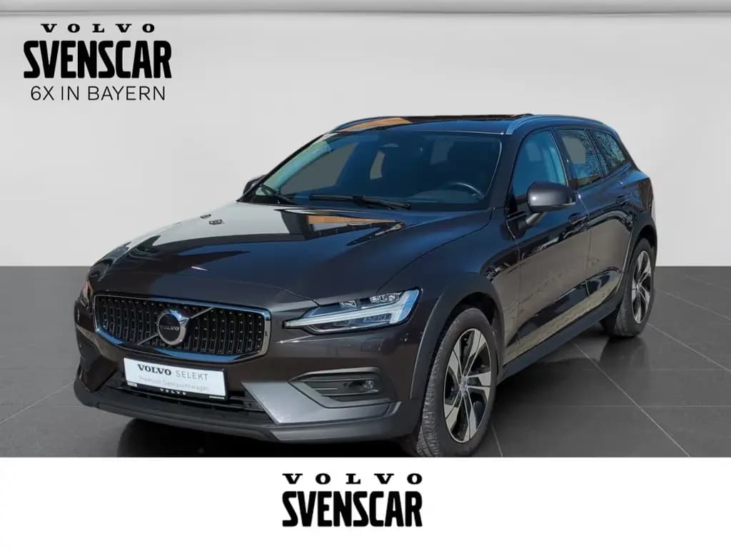 Main__Slider__Photo:Volvo V60 Cross Country Cross Country Ultimate AWD HUD 03/2023-0