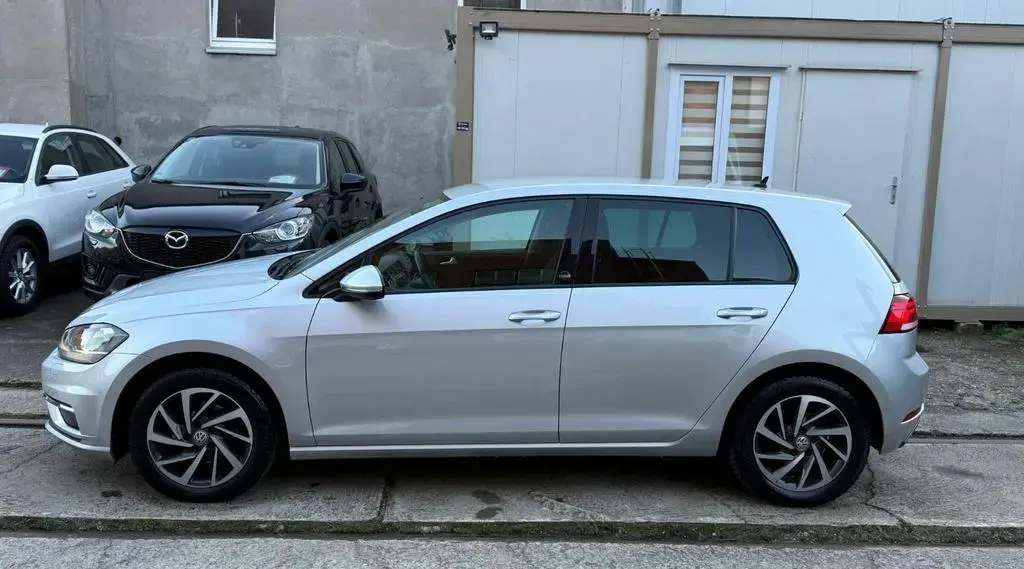 Main__Slider__Photo:Volkswagen Golf VII Lim. Sound Start-Stopp 01/2018-1