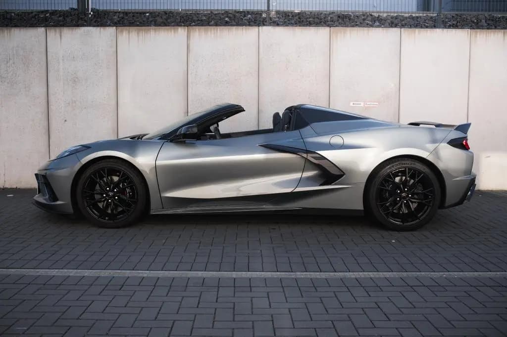 Main__Slider__Photo:Corvette C8 Cabrio-Z51-Stingray-70J.Edition-EU.Ausf.-3LT 09/2023-0