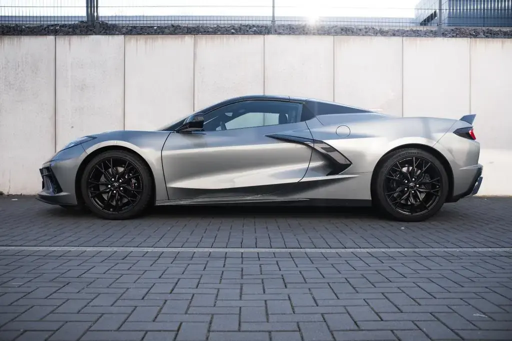 Main__Slider__Photo:Corvette C8 Cabrio-Z51-Stingray-70J.Edition-EU.Ausf.-3LT 09/2023-1