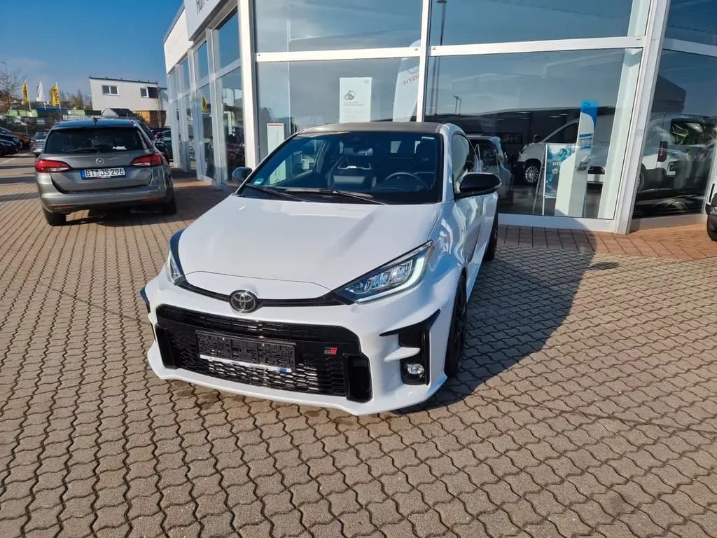 Main__Slider__Photo:Toyota Yaris GR, SzHz, Head-Up, Klimaauto., Kamera 05/2022-0