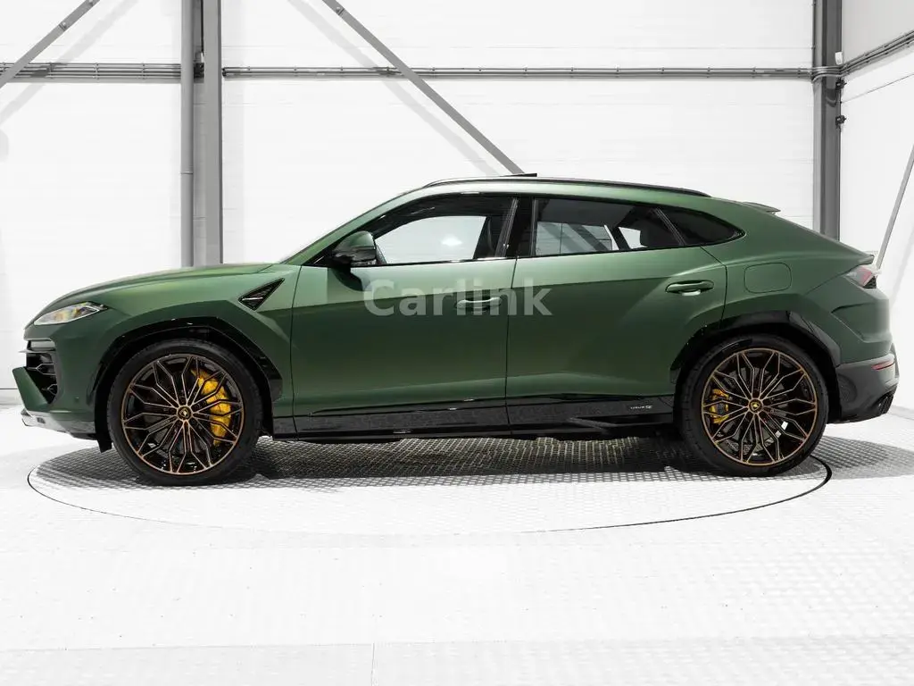 Main__Slider__Photo:Lamborghini Urus SE -VERDE ERMES MATT-BIG CARBON PACK- 02/2026-1
