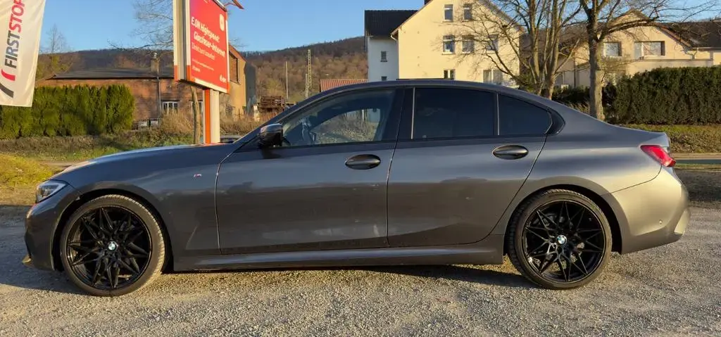 Main__Slider__Photo:BMW 3 Series 320d M Sport Automatik M Sport 01/2021-1