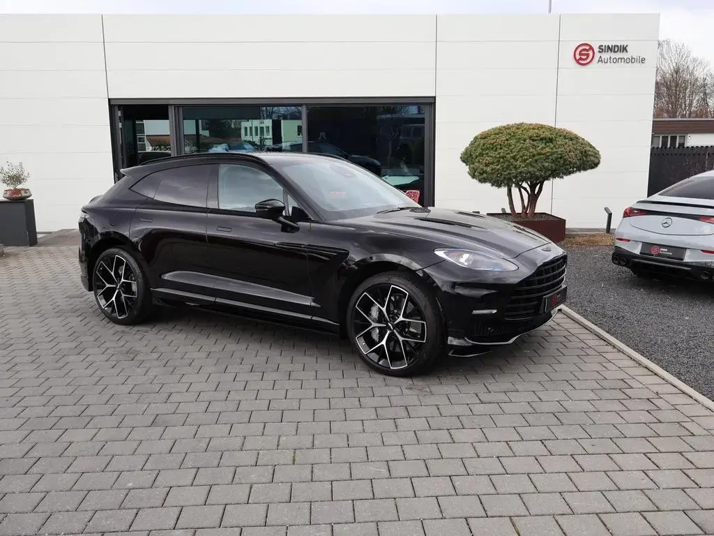 Main__Slider__Photo:Aston Martin DBX 707 FACELIFT-Pano-B&W-ACC 05/2025-1