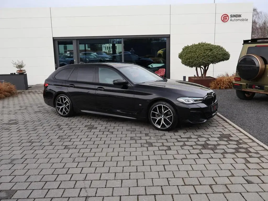 Main__Slider__Photo:BMW 5 Series 520 d xDrive M Sport-Pano-HeadUp-AHK-Kamera 06/2021-1
