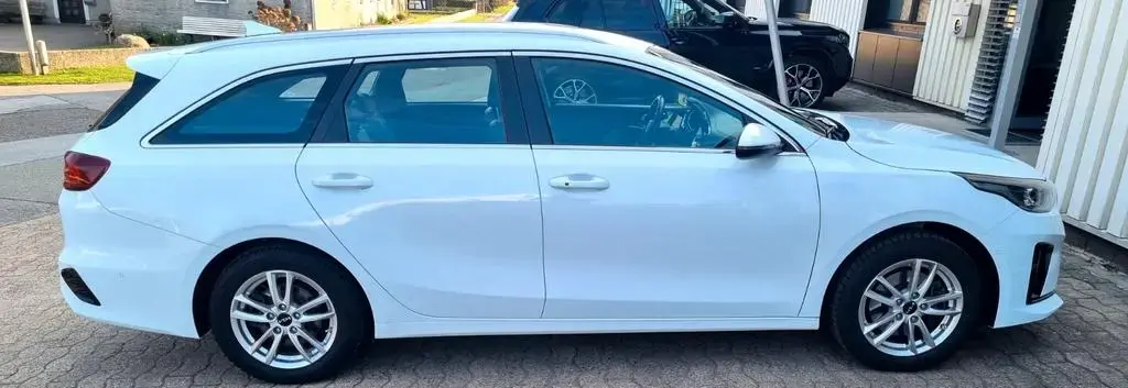 Main__Slider__Photo:Kia Ceed Sportswagon 1.6 GDI Plug-In Hybrid Vis... 10/2021-1