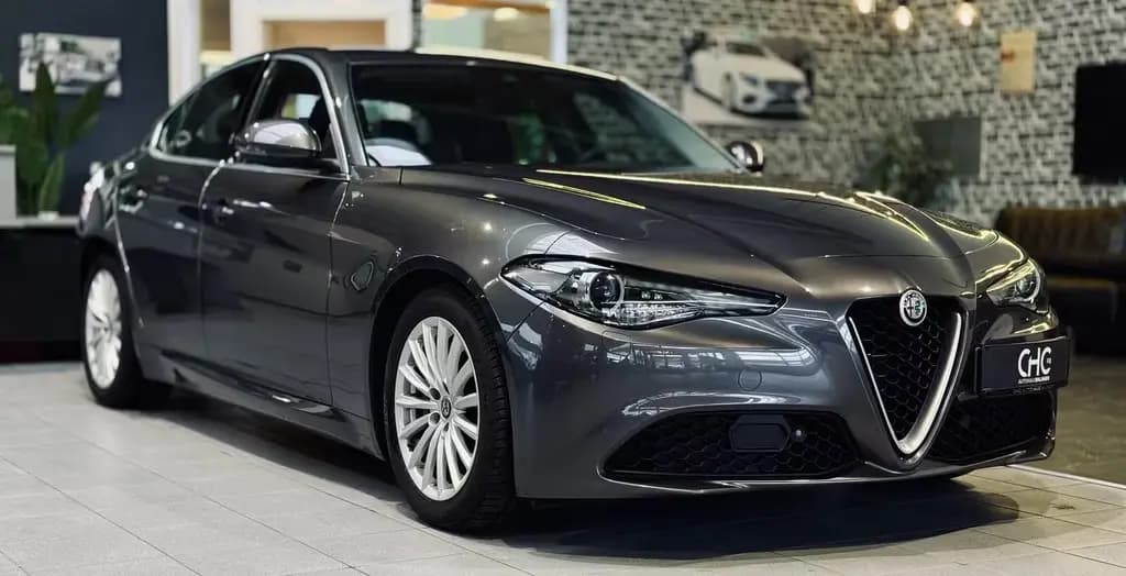 Main__Slider__Photo:Alfa Romeo Giulia Super |LED|Kamera|SHZ|Xenon| 04/2017-0